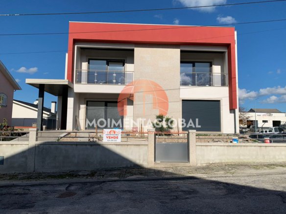 Moradia V4 – Moimenta da Beira