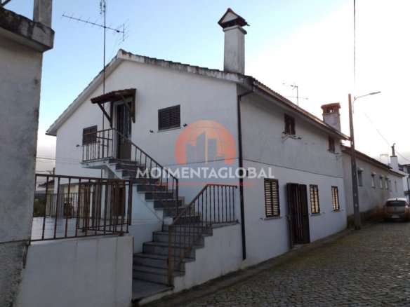 Moradia V4 – Rua, Moimenta da Beira