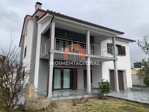 Moradia V5 – Moimenta da Beira