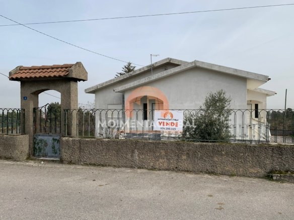 Moradia V3 – Semitela, Moimenta da Beira