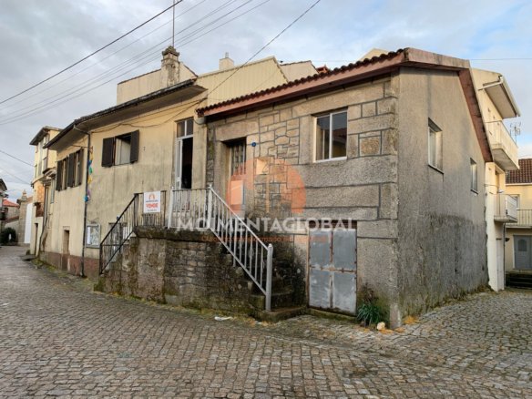 Moradia – Paraduça, Leomil