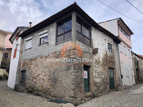 Moradia V3 – Moimenta da Beira