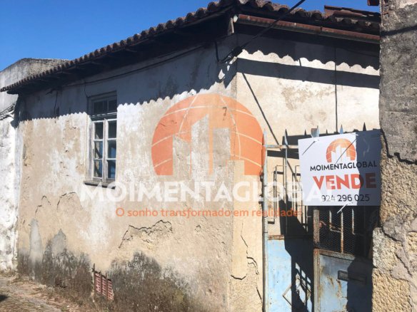 Moradia para reabilitação – Paradinha, Moimenta da Beira