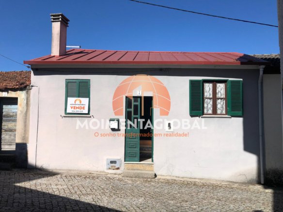 Moradia V2 – Paradinha, Moimenta da Beira