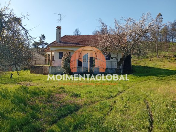 Moradia V3 – Prados, Rua, Moimenta da Beira