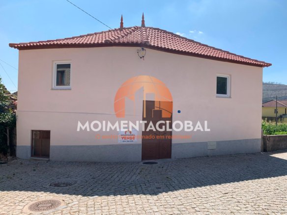 Moradia V2 – Semitela, Leomil, Moimenta da Beira