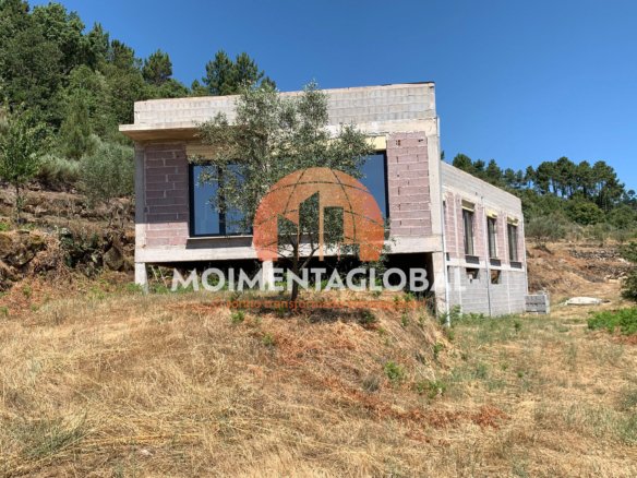 Moradia V4 – Cabaços, Moimenta da Beira
