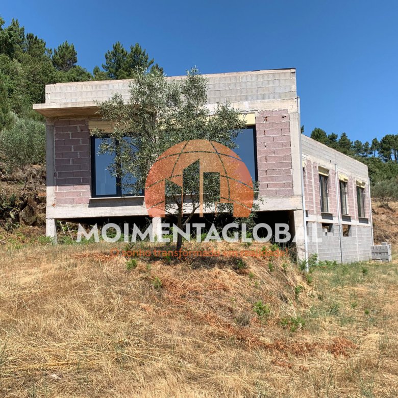 Moradia V4 – Cabaços, Moimenta da Beira