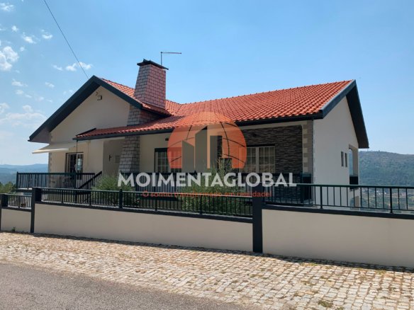 Moradia V3 – Castelo, Moimenta da Beira