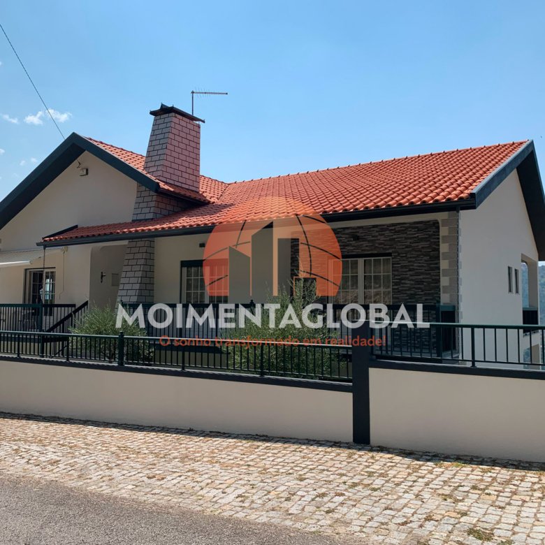 Moradia V3 – Castelo, Moimenta da Beira