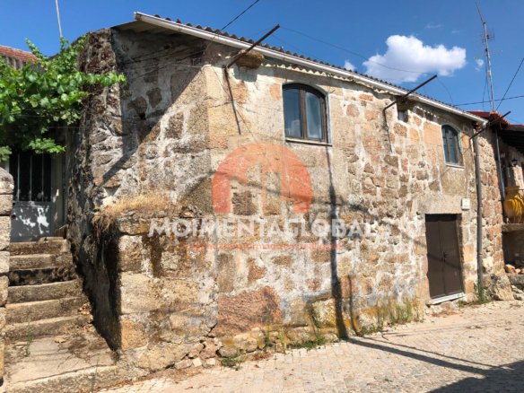 Moradia V2 – Vide, Rua, Moimenta da Beira