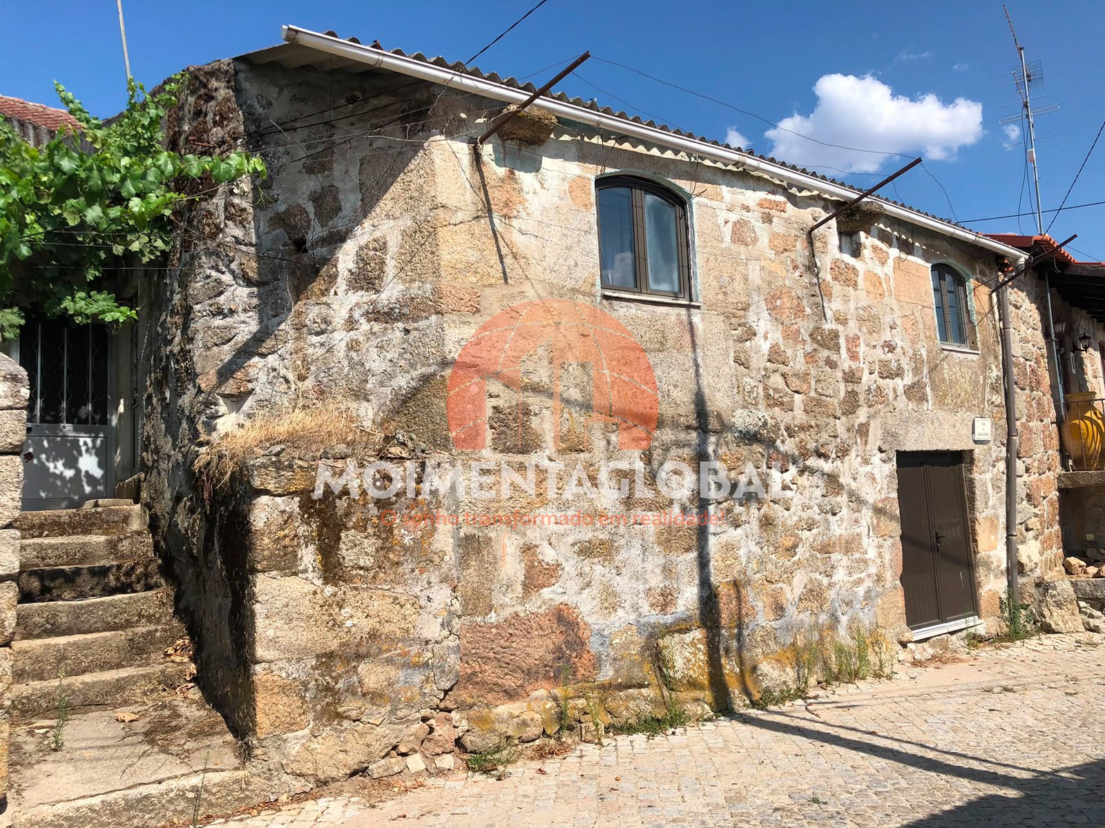 1 Moradia V2 – Vide, Rua, Moimenta da Beira