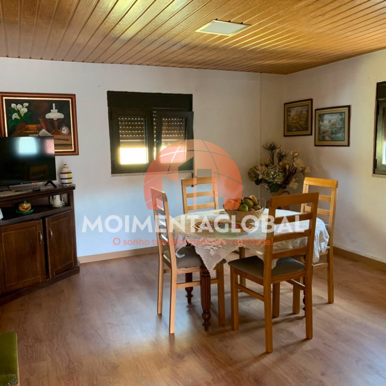 Moradia V2 – Paradinha, Moimenta da Beira