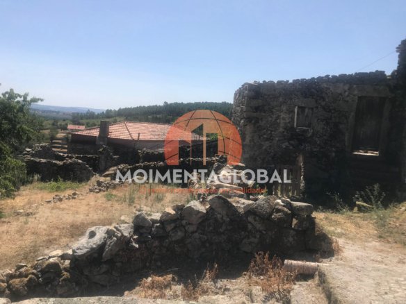 Casa para reabilitação – Sarzedo, Moimenta da Beira